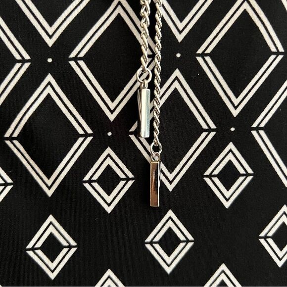 😊 3/$30 Rafaella Sz M Blouse 3/4 Length Sleeves V Neck Black with White Design - Picture 9 of 10